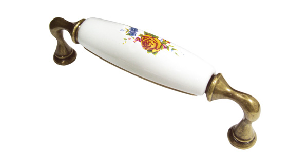 BRD RS114АВ.W02 ручка-скоба 128 мм старинная латунь с керамикой желтая роза (заказ)