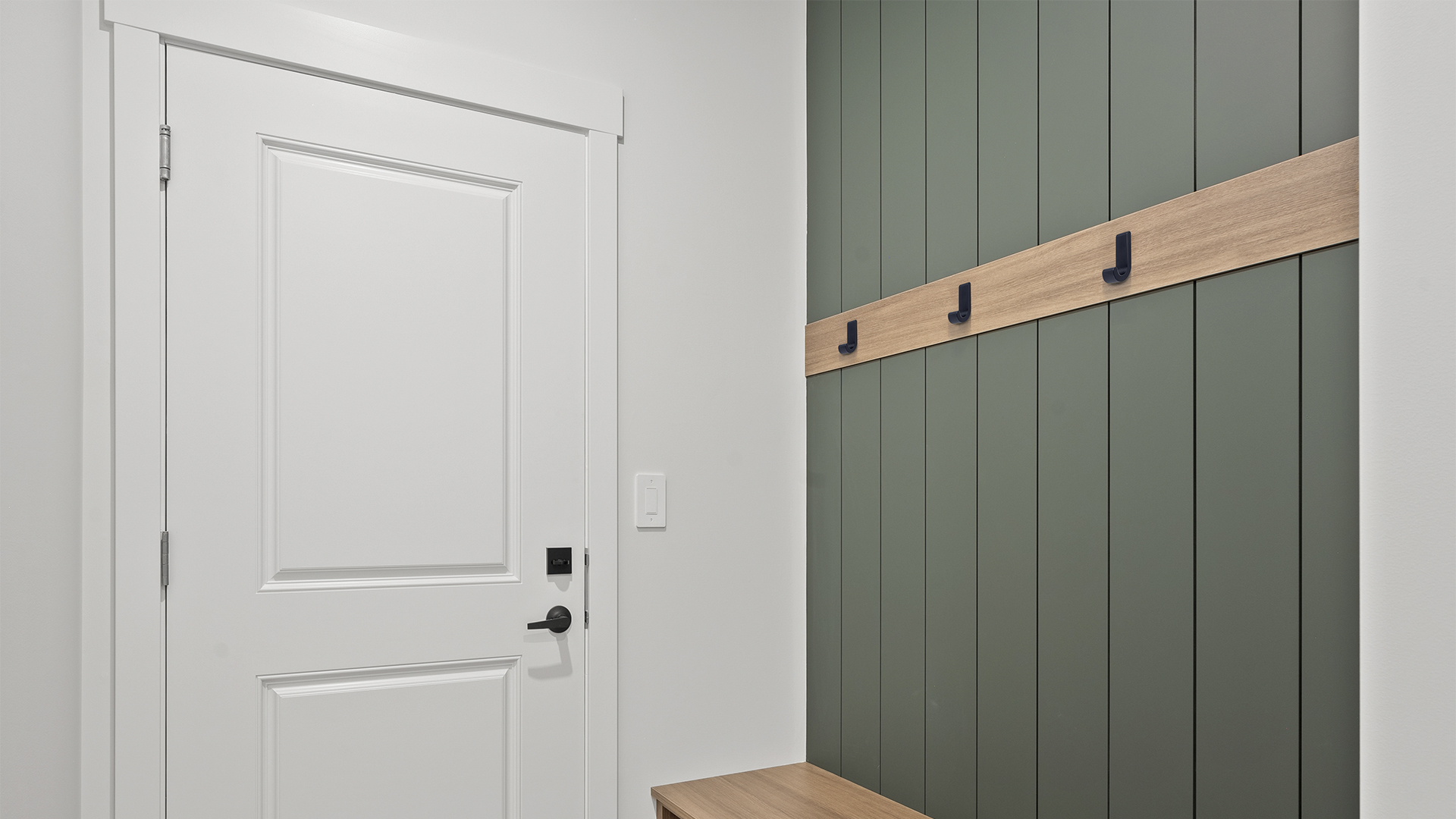 BRD K108BL.14 Крючок UNO однорожковый черный матовый