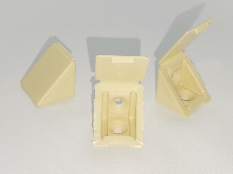 Уголок пластиковый дуб №16 (стоп-лист)