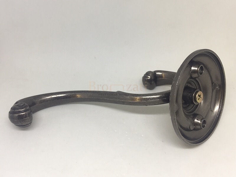 KR 0280 BAZ Крючок 2-х рожковый чернёный старинный цинк