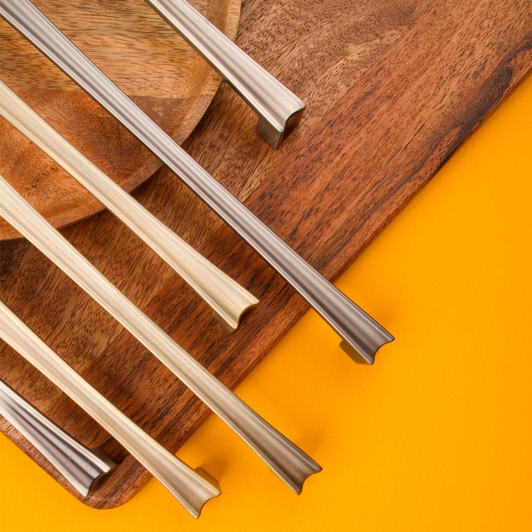 KR EL-7080 ручка-скоба 192 мм атласное серебро  SALE