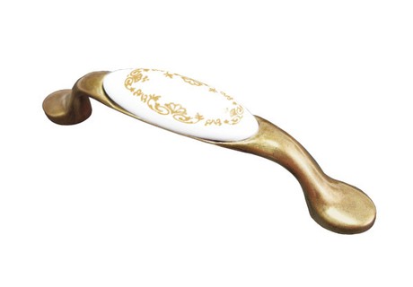 BRD RS113АВ.W15 ручка-скоба 96 мм старинная латунь с керамикой узор (снято)