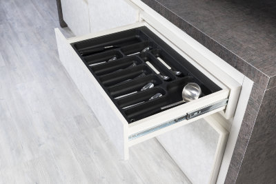 Лоток для столовых приборов Starax 800 мм черный